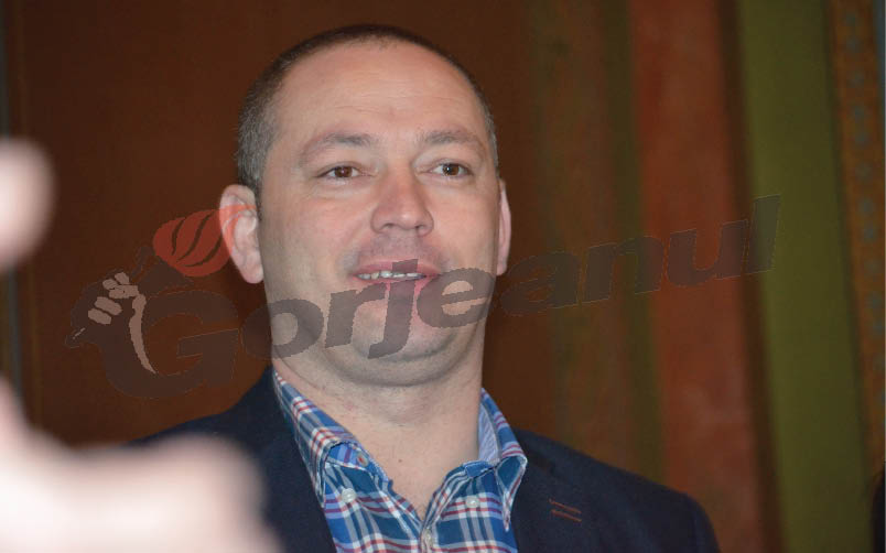 Gura târgului – Primarul Troacă a socializat cu tinerii PSD la Cerna Sat