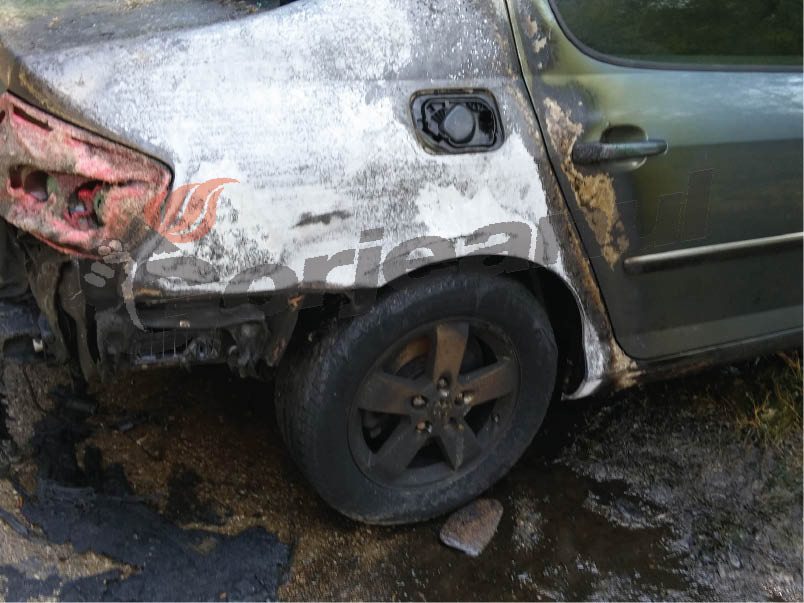 Mașină arsă în bâlciul de la Tismana