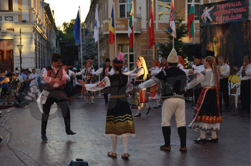 Era să nu mai joace la Târgu-Jiu! Folcloriştii din Ucraina, la un pas să fie încorporaţi
