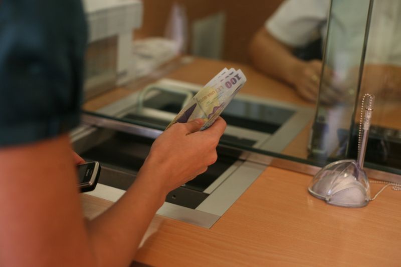 Zeci de plângeri ale gorjenilor împotriva unităţilor bancare