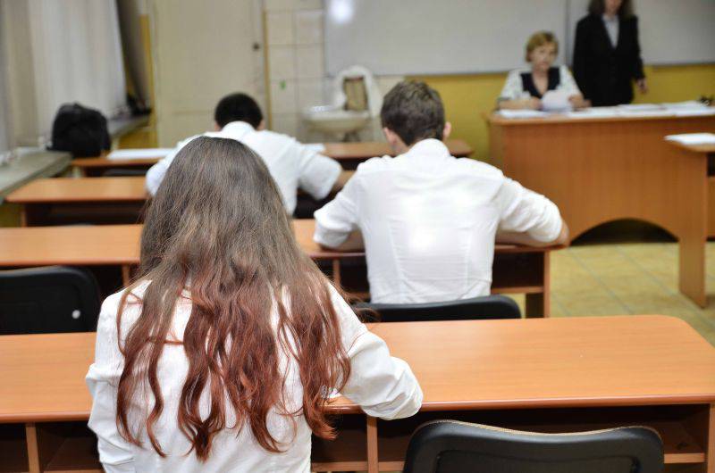 Peste 200 de absenţi şi la proba obligatorie a profilului la BAC