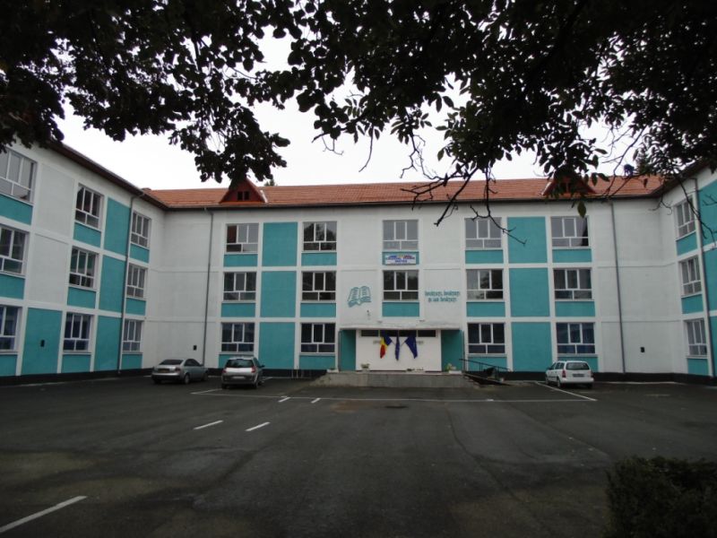 Elevii din Motru strâng ajutoare pentru sinistraţi