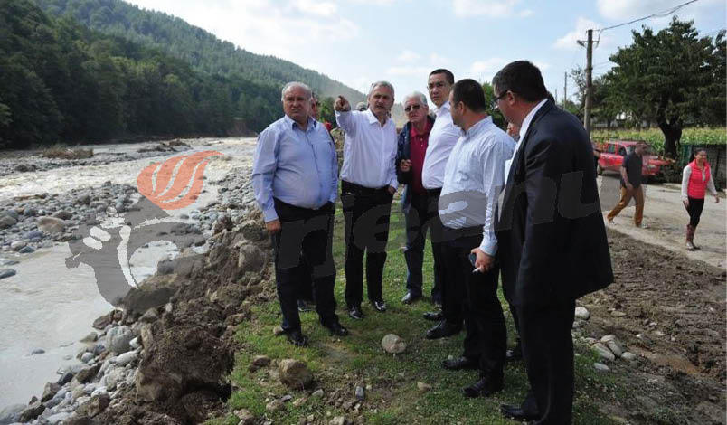 În faţa lui Călinoiu şi Văcaru, Sinistraţii de pe Valea Gilortului au făcut scandal pentru ajutoare