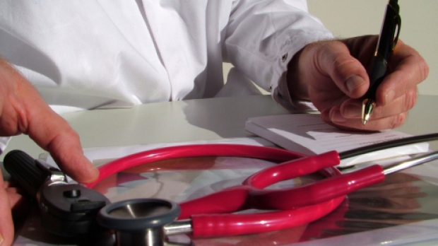 Mâna întinsă la şeful judeţului pentru dispensarul din Cătunele