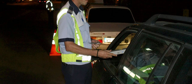 Şoferi morţi de beţi, prinşi de poliţişti în trafic