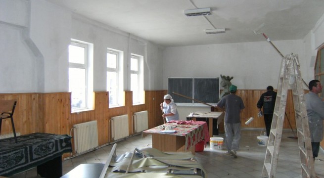 Primarii din Dăneşti, Bălăneşti şi Hurezani au început activitatea de reparaţii în şcoli