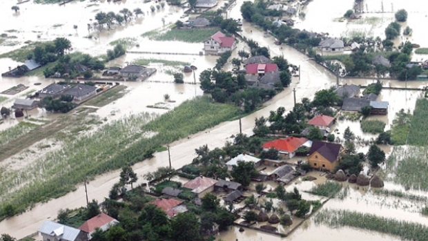 Casele afectate de inundaţii din Novaci şi Polovragi, evaluate