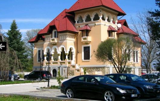 Luna iunie, prolifică pentru proprietarii de unităţi de cazare