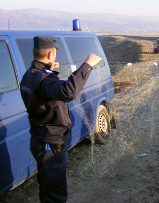 Prins la pescuit cu paraşuta