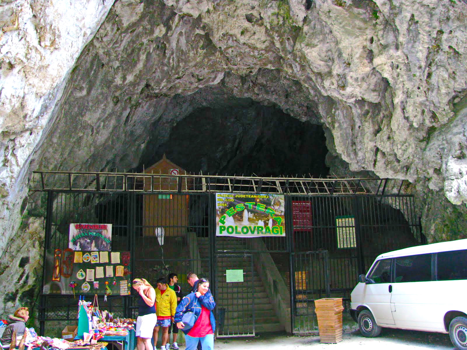 La un an după decesul Veronicăi Bulai, Tânăr lovit la cap, lângă Peştera Polovragi