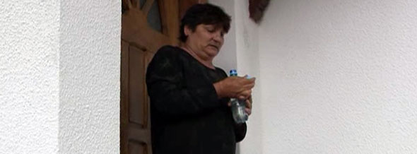 Doi novăceni, singurul sprijin pentru femeia rămasă fără casă