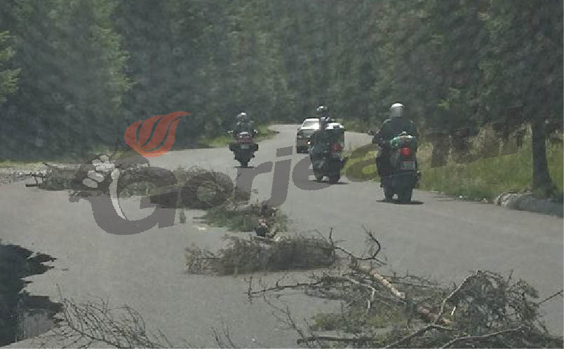 Turiştii au ajuns pe Transalpina, după puhoi