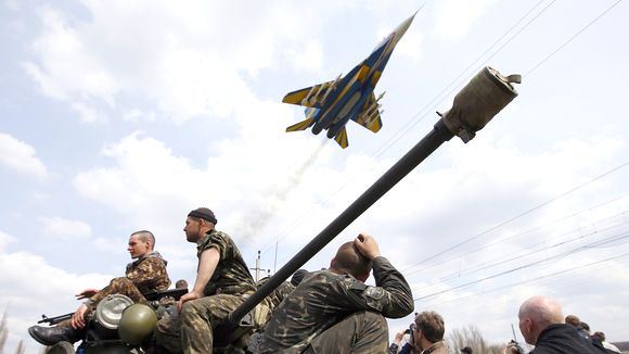 Criza din Ucraina: un avion de lupta Su-25 ucrainean, doborat cu un sistem antiaerian rus, anunta Kievul