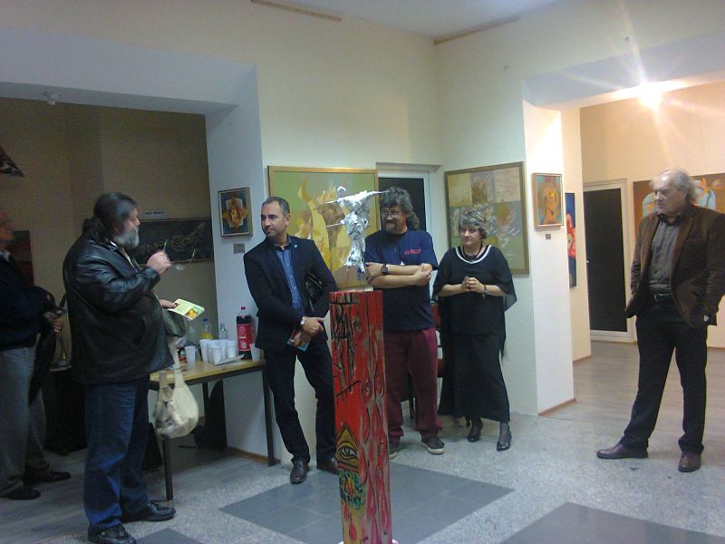 O expoziție de pictură și…o carte de poezie