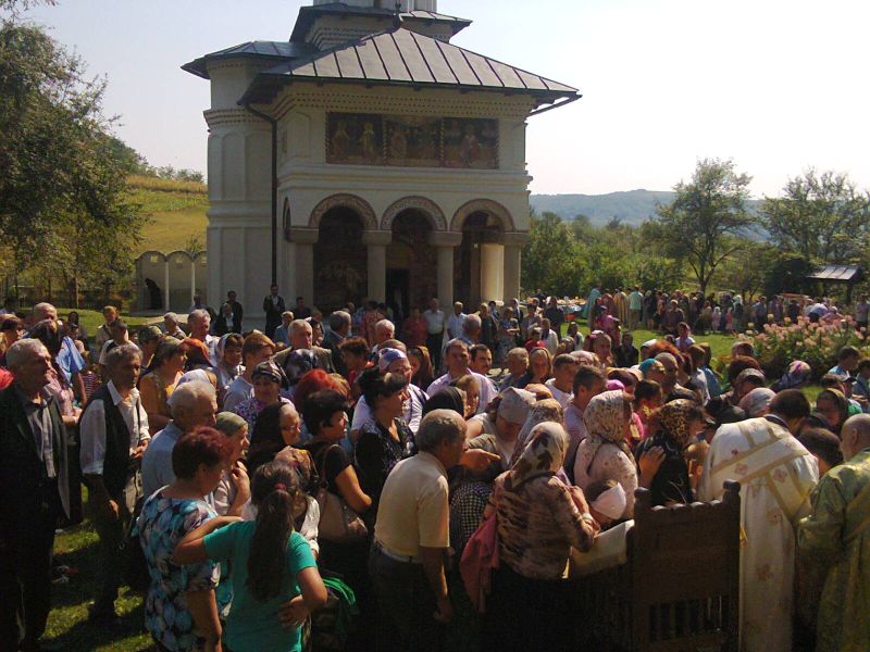 Educaţia…şi Lecţia de viaţă – “Maica Domnului este cea care a depășit orice rânduială omenească și firească, orice sfințenie”