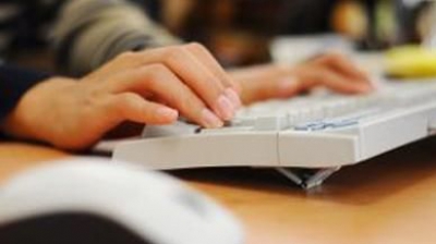 Străinii din Gorj îşi pot depune actele online