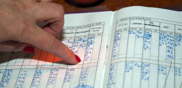 Elevi şi părinţi, lăsaţi fără alocaţiile lunare
