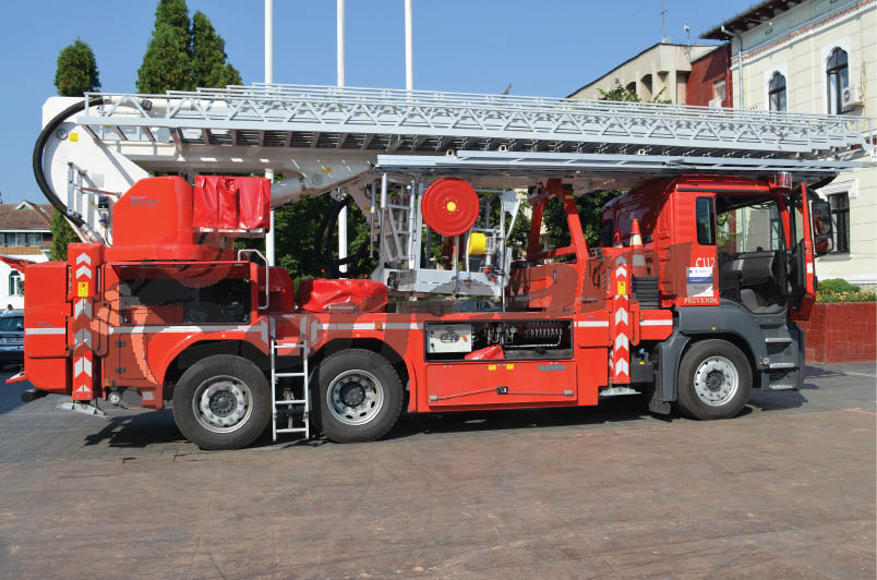 Autospecială de 200.000 de euro, în dotarea ISU Gorj