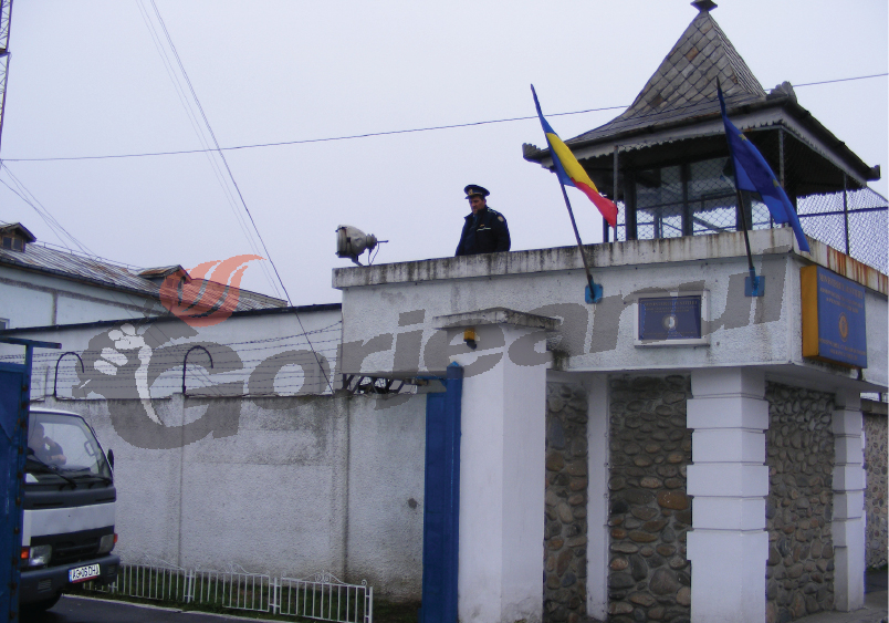 Gura târgului / Var şi câteva mutări în celulele Penitenciarului Târgu-Jiu