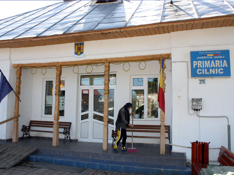 Angajaţii Primăriei Câlnic, agenţii electorali ai lui Iohannis