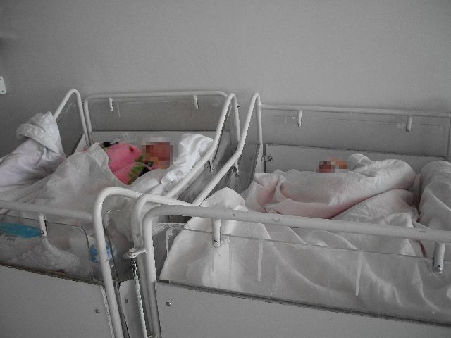 În semestrul I, Niciun copil nu a fost abandonat în maternităţile gorjene