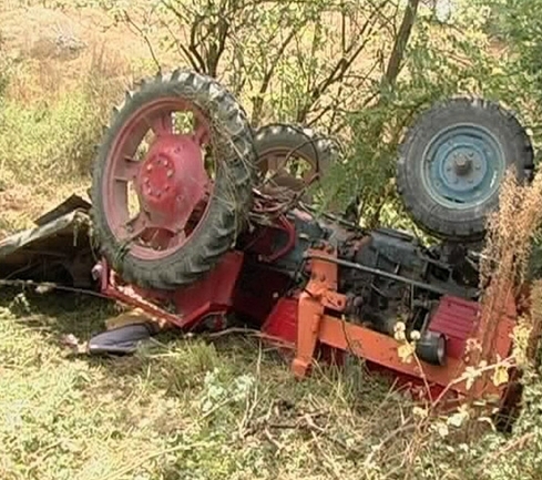 Preşedintele PP-DD Padeş, strivit de tractor