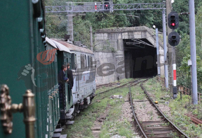 Opt trenuri deviate din cauza inundaţilor