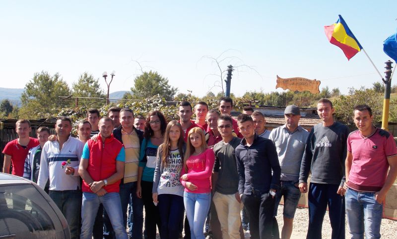 Tinerii social-democrați ajută copiii din Roșia de Amaradia