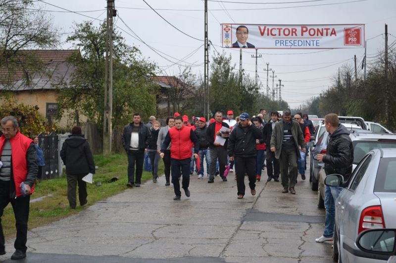 Pecingină şi tinerii PSD, în campanie la Rovinari şi Fărcăşeşti
