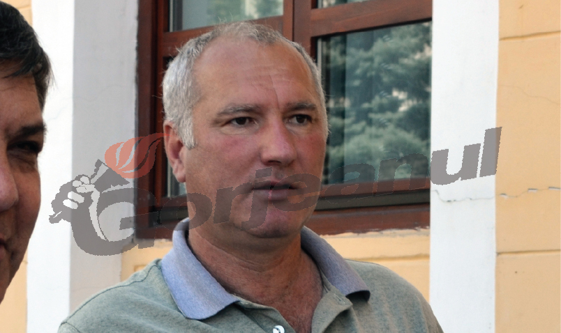Primarul din Căpreni, supărat pe colegii care stau cu mâna întinsă la CJ Gorj