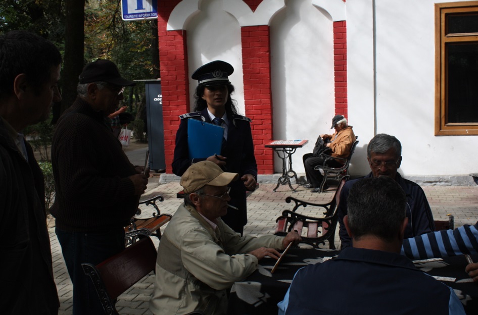 Poliţiştii gorjeni, la întâlnire cu vârstnicii din Târgu-Jiu