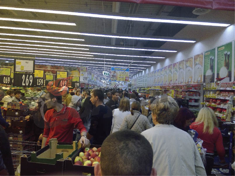 Târgu Jiu: Panică la Kaufland!