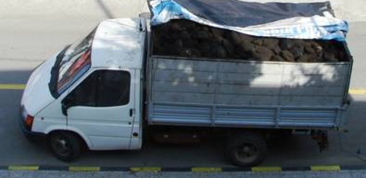 Alte zeci de tone de cărbune, confiscate de poliţişti
