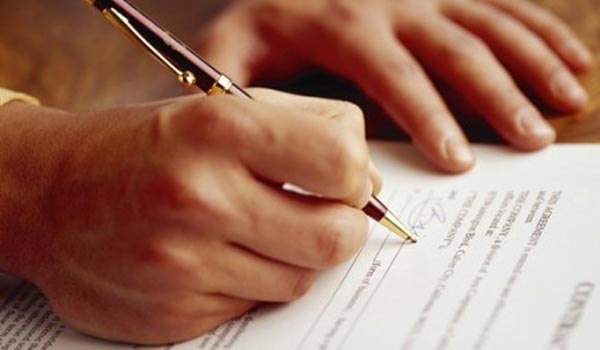 Administrator de firmă, anchetat pentru delapidare şi fals