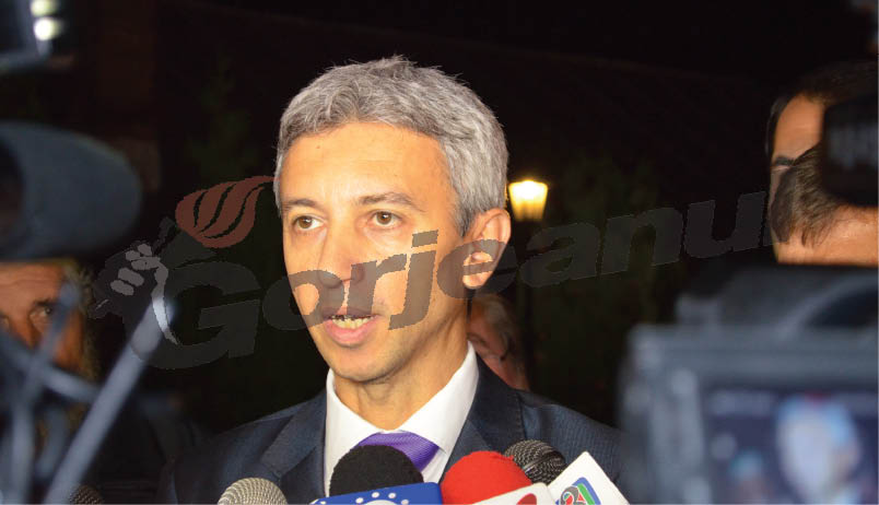 Gura târgului – Dan Diaconescu, la Gorj fără alaiurile din 2012