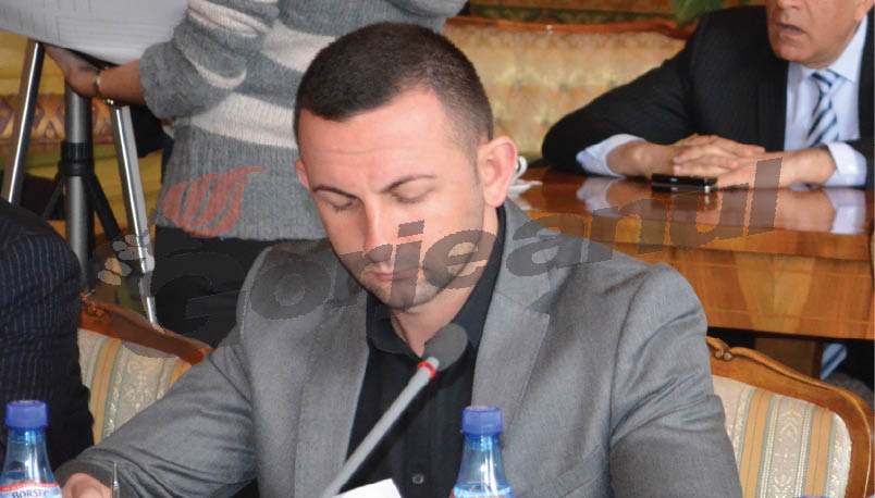 Gura târgului – Lui Robert Filip i se clatină scaunul