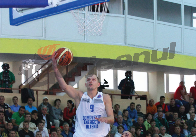 Constantinides suflă-n iaurt înaintea meciului de la Cluj