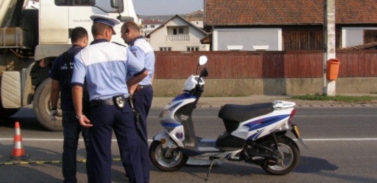 Dosar penal pentru un mopedist fără permis