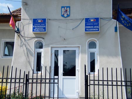 După ce a lăsat consilierii fără salarii, PDL insistă să schimbe majoritatea la Vladimir