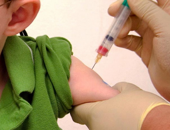 Vaccinarea antipoliomielitică, recomandată de specialişti