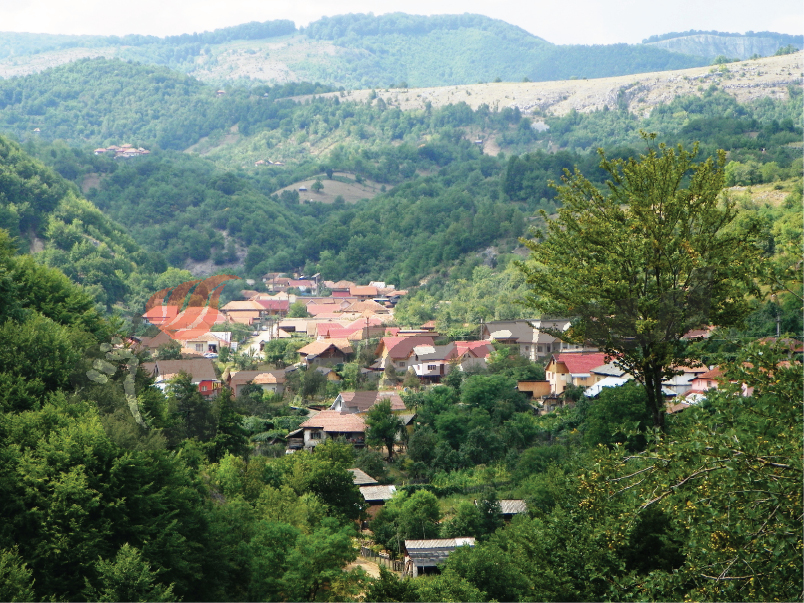 Peisaje de excepţie pe drumul de sub munte