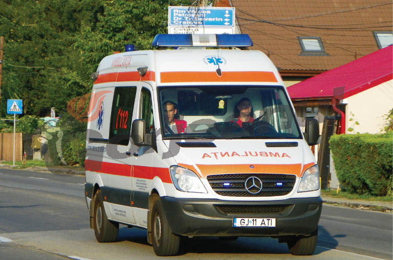 Trei persoane rănite într-un accident la Plopşoru