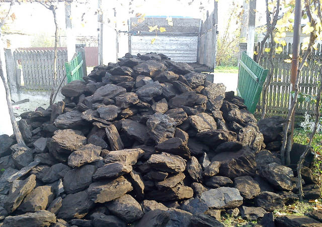 Peste 26 de tone de cărbune, confiscate de poliţişti