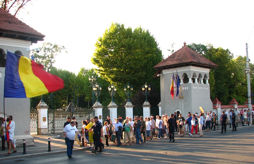 De ce îşi doreşte camarila cozilor de topor un “neamţ” – român să domnească peste ţară?