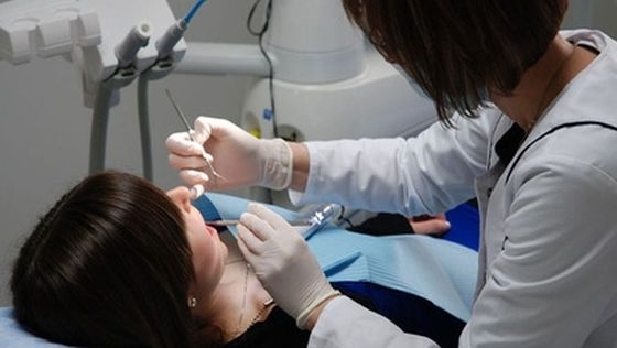 Gorjenii pot beneficia de servicii stomatologice decontate de CJAS la 35 de cabinete