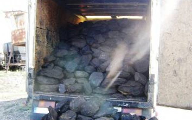 Peste 18 tone de cărbune, confiscate de poliţişti