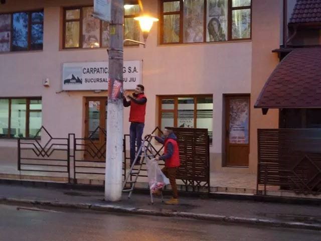 Tinerii social democraţi au curăţat oraşul