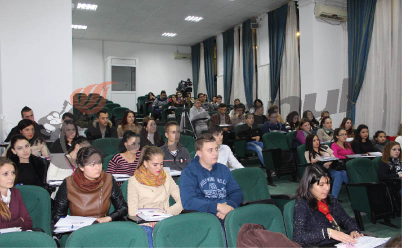 Sute de studenţi ai UCB, beneficiari ai unui proiect finanţat prin POSDRU