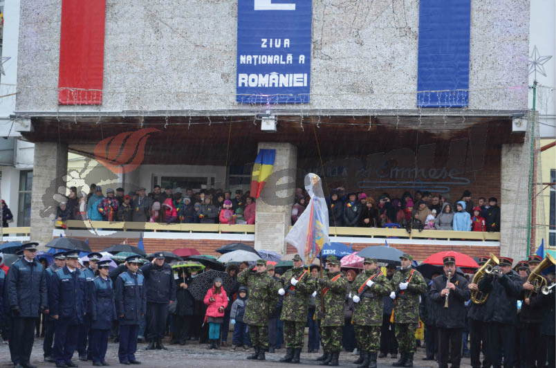 În ciuda vremii / Sărbătoarea Zilei Naţionale, marcată la Târgu-Jiu cu mare fast