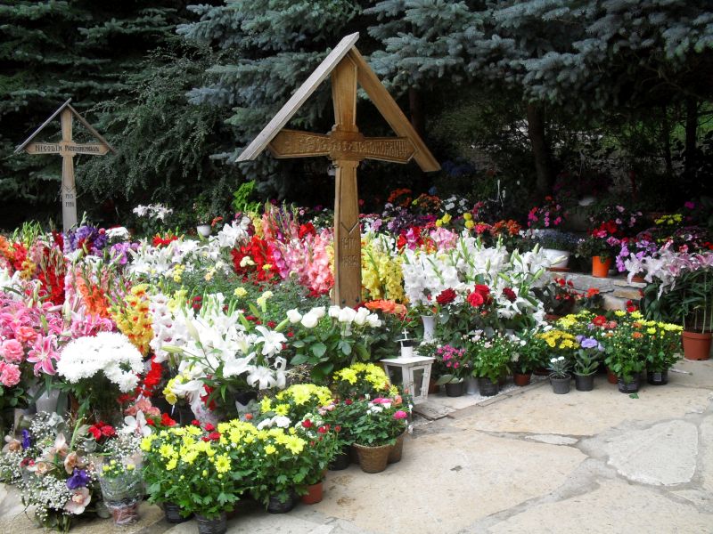 Zeci de mii de pelerini au îndurat ploaia şi frigul pentru a ajunge la mormântul Părintelui Arsenie Boca – 25 de ani de dialog în Duhul Sfânt cu Părintele Arsenie Boca